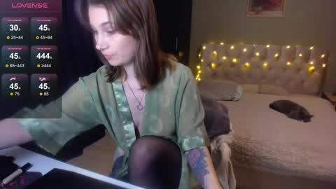 Snapshot of yesofie chatting on 02-10-25, 11:36 Sofie online show from 02-10-25, 11:36