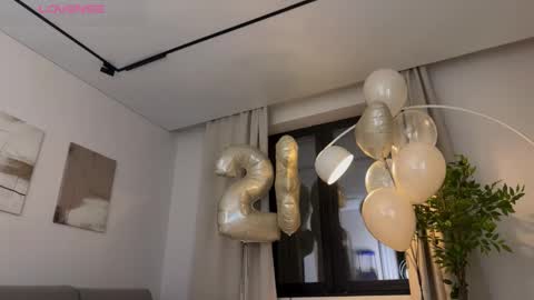 Snapshot of yessasha1 chatting on 12-17-25, 04:46 Amy online show from 12-17-25, 04:46