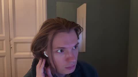 Snapshot of yexes chatting on 01-18-25, 06:21 yexes online show from 01-18-25, 06:21