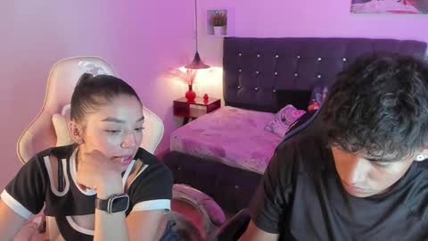 Snapshot of yiing_and_yang chatting on 09-17-25, 10:44 Yiing and yang online show from 09-17-25, 10:44