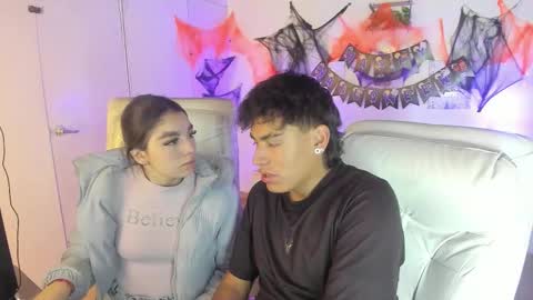 Snapshot of yiing_and_yang chatting on 10-20-25, 11:43 Yiing and yang online show from 10-20-25, 11:43