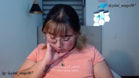 Snapshot of yini_angel07 chatting on 11-10-25, 03:05 hii i am yini online show from 11-10-25, 03:05