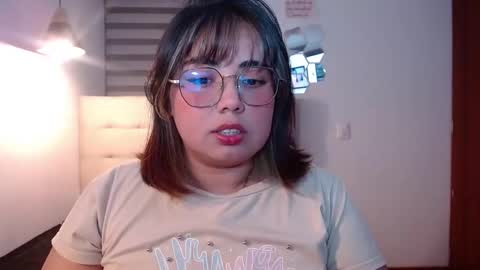 Snapshot of yini_angel07 chatting on 11-20-25, 03:28 hii i am yini online show from 11-20-25, 03:28