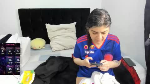 Snapshot of yinyyanghot chatting on 10-22-25, 10:15 yinyyanghot online show from 10-22-25, 10:15