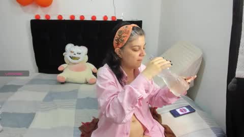 Snapshot of yinyyanghot chatting on 10-29-25, 10:17 yinyyanghot online show from 10-29-25, 10:17