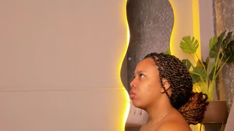 roxie reyes  online show from 11-09-25, 11:19