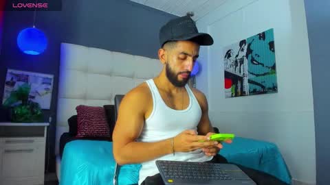 Snapshot of yiyo10_ chatting on 12-17-25, 04:29 Yiyo online show from 12-17-25, 04:29