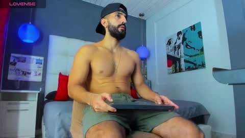 Snapshot of yiyo10_ chatting on 02-15-26, 04:42 Yiyo online show from 02-15-26, 04:42