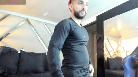 Yiyo online show from 04-21-26, 03:35