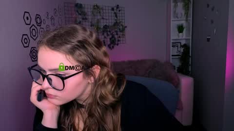 Snapshot of ylia_fress chatting on 04-10-26, 01:16 Ylia online show from 04-10-26, 01:16