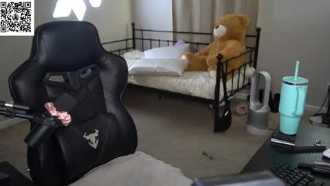 Snapshot of ynaong chatting on 01-17-25, 08:55 Palmela Handerson online show from 01-17-25, 08:55