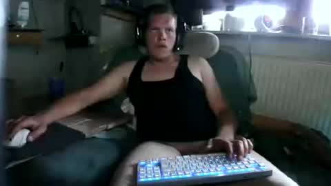 Snapshot of ynghotgerman92 chatting on 06-12-26, 06:29 ynghotgerman92 online show from 06-12-26, 06:29