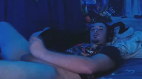 Snapshot of yobleez chatting on 11-17-25, 12:44 yobleez online show from 11-17-25, 12:44