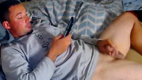 Snapshot of yobleez chatting on 06-17-26, 02:03 yobleez online show from 06-17-26, 02:03