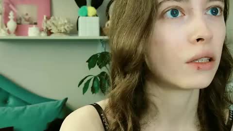 Snapshot of yoka_paradoxxx chatting on 05-18-26, 09:15 yoka_paradoxxx online show from 05-18-26, 09:15