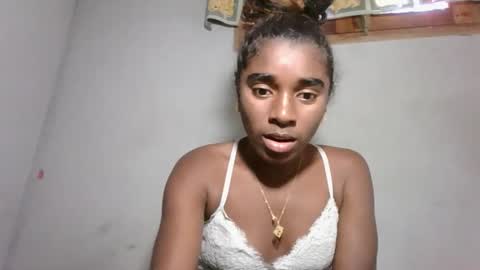 yolandrina05 online show from 10-27-25, 09:46