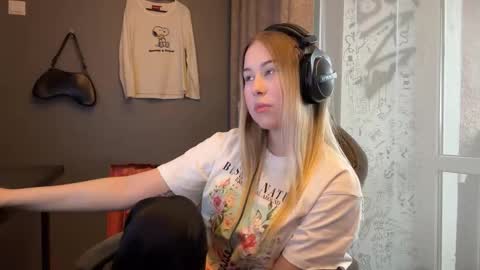 I am Rose ntmu Lets hit 10 Thumbs Up together online show from 11-04-25, 07:18