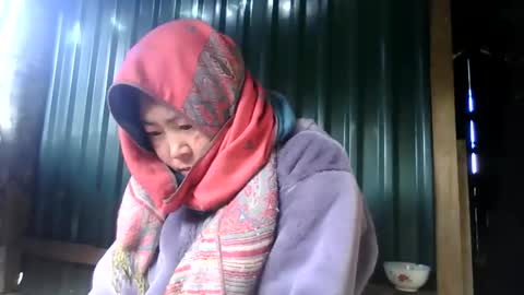 yongmi_ online show from 12-15-25, 02:16