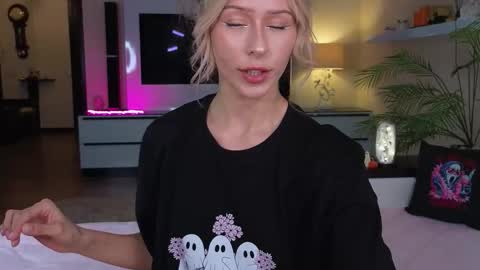  Wilma  online show from 10-31-25, 03:46