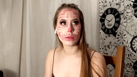 Snapshot of yonsteinworth chatting on 10-17-25, 09:34 Hey Guys My name is Vivienne online show from 10-17-25, 09:34