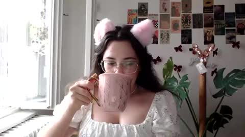 Snapshot of you_aurora chatting on 07-19-26, 01:04 Aurora online show from 07-19-26, 01:04