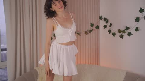 Elizabeth brunette -- Darline blonde  online show from 12-20-24, 07:12