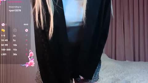 Elizabeth brunette -- Darline blonde  online show from 10-28-25, 07:38