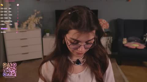 Elizabeth brunette -- Darline blonde  online show from 11-24-25, 07:13