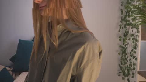 Elizabeth brunette -- Darline blonde  online show from 03-22-26, 07:23