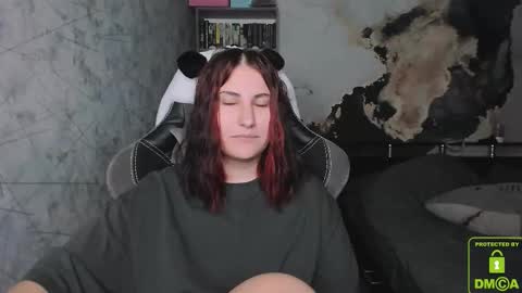 Snapshot of you_lika chatting on 09-28-25, 05:18 Lika online show from 09-28-25, 05:18