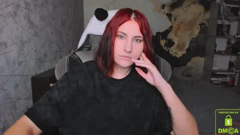 Snapshot of you_lika chatting on 10-25-25, 05:51 Lika online show from 10-25-25, 05:51