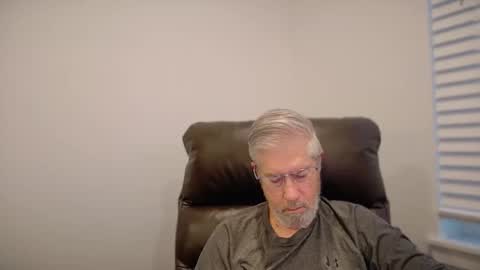 Snapshot of yougogirl_3 chatting on 11-08-25, 01:33 Colorado Guy Straight online show from 11-08-25, 01:33