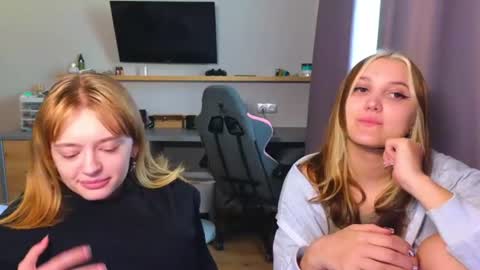 Anna and Luna online show from 06-24-26, 05:23