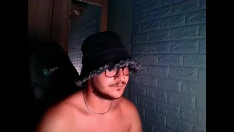 Snapshot of younromki chatting on 09-11-25, 06:13 A... online show from 09-11-25, 06:13