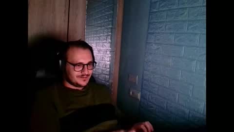 Snapshot of younromki chatting on 11-15-25, 10:04 A... online show from 11-15-25, 10:04