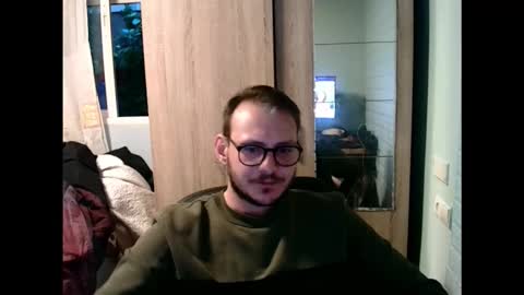 Snapshot of younromki chatting on 02-15-26, 07:51 A... online show from 02-15-26, 07:51