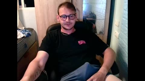 Snapshot of younromki chatting on 04-30-26, 10:25 A... online show from 04-30-26, 10:25