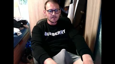 Snapshot of younromki chatting on 05-03-26, 12:44 A... online show from 05-03-26, 12:44