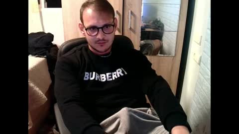 Snapshot of younromki chatting on 05-05-26, 08:39 A... online show from 05-05-26, 08:39
