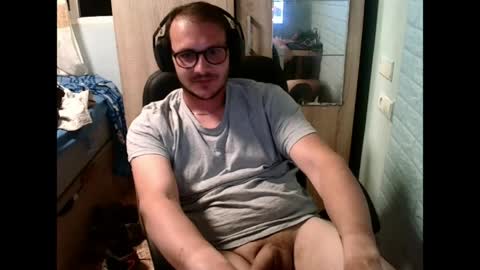 Snapshot of younromki chatting on 05-14-26, 09:10 A... online show from 05-14-26, 09:10