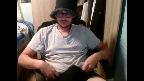 Snapshot of younromki chatting on 05-17-26, 05:53 A... online show from 05-17-26, 05:53