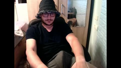 Snapshot of younromki chatting on 05-30-26, 11:35 A... online show from 05-30-26, 11:35