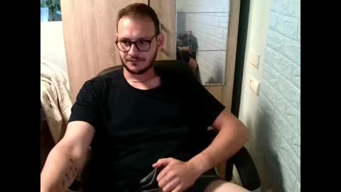 Snapshot of younromki chatting on 05-31-26, 05:42 A... online show from 05-31-26, 05:42