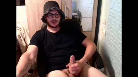 Snapshot of younromki chatting on 05-31-26, 09:27 A... online show from 05-31-26, 09:27