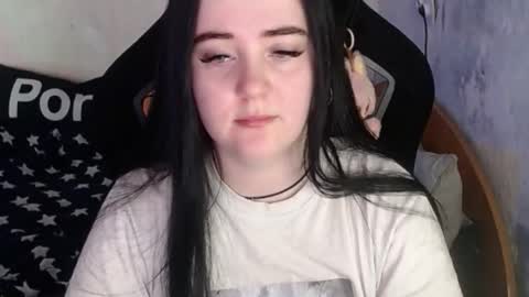 Snapshot of your_8a8y chatting on 12-23-25, 06:33 your_8a8y online show from 12-23-25, 06:33