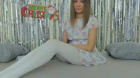 Snapshot of your_caramelka chatting on 12-26-24, 05:15 Lily online show from 12-26-24, 05:15