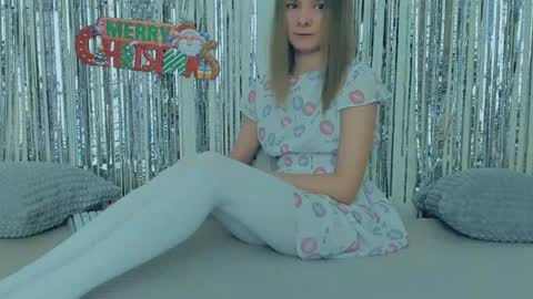 Snapshot of your_caramelka chatting on 12-27-24, 05:20 Lily online show from 12-27-24, 05:20