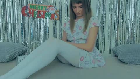 Snapshot of your_caramelka chatting on 12-28-24, 02:10 Lily online show from 12-28-24, 02:10