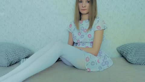 Snapshot of your_caramelka chatting on 01-20-25, 12:49 Lily online show from 01-20-25, 12:49