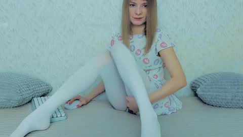 Snapshot of your_caramelka chatting on 01-22-25, 05:05 Lily online show from 01-22-25, 05:05